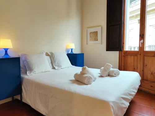 RL Spacious 2-Bed Apt on La Rambla. Wifi Central