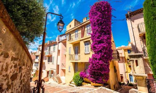 3BR Sea View Apartment Private Terrace Steps to Old Town & Palais