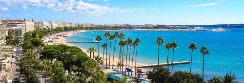 3BR Sea View Apartment Private Terrace Steps to Old Town & Palais
