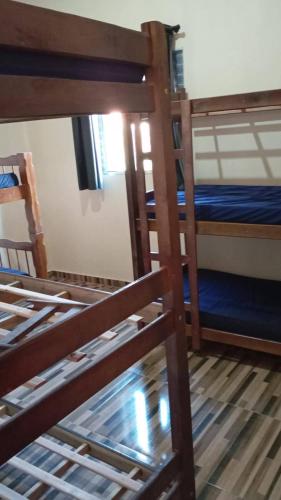 two sets of bunk beds in a room at Chácara do tio Tuta in Araçariguama