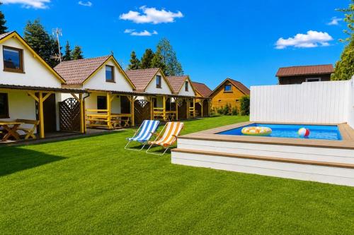 Cottages with a pool for 5 people
