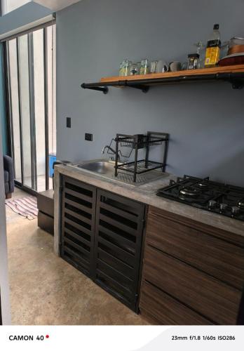 a kitchen with a stove and a counter top at Loft Privado Seguridad 24HRS a 15 de piramide de cholula in Cholula