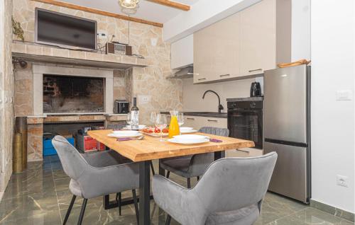 Gorgeous Home In Primosten