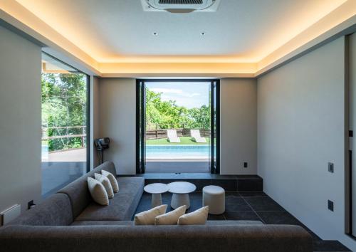 a living room with a couch and a table at REQUIES first bloom in Kawazu