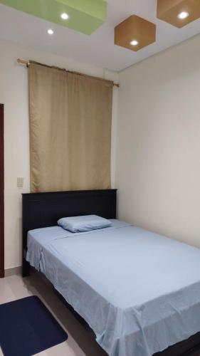 a bedroom with a large bed in a room at CASA Sebastián in Puerto Baquerizo Moreno