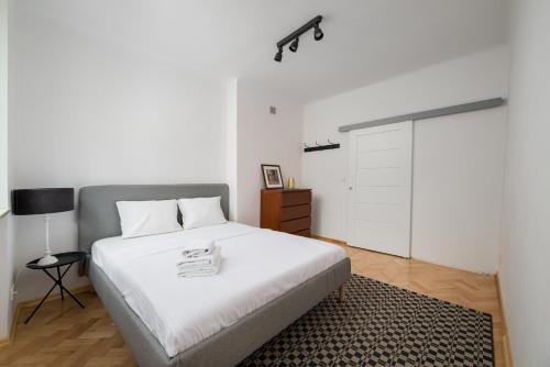 Metro Racławicka Exclusive Apartment by BookingHost