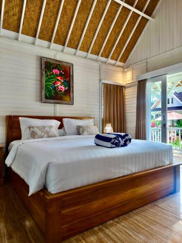 a bedroom with a large bed in a room at Jalana Palm Villa in Tabanan