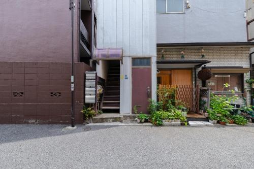 Ochiai 201 4-5 min walk to Nakai Station Cozy Queen Bedroom