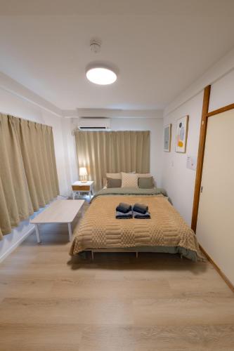 Ochiai 201 4-5 min walk to Nakai Station Cozy Queen Bedroom