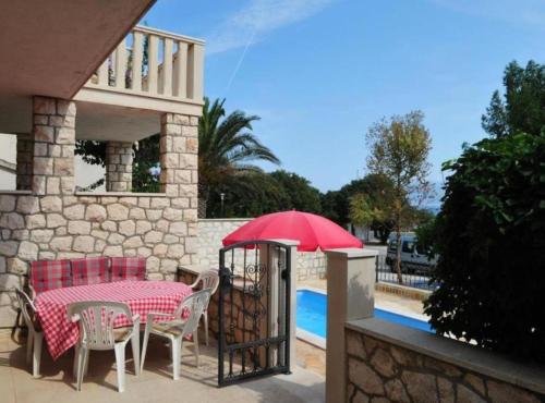 Beachfront holiday home with outdoor pool
