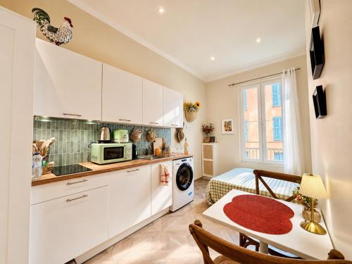 Le Petit Nice - 4 Air-Conditioned Studios, 2 with Private Terrace
