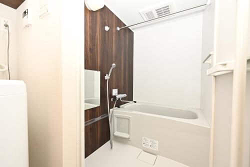 NY Hotel Premium 2 新宿3階建て4室1バスルーム1シャワー3トイレ