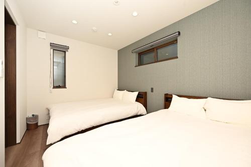 NY Hotel Premium 2 新宿3階建て4室1バスルーム1シャワー3トイレ