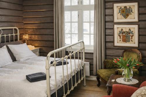 a bedroom with a bed and a chair at Eggedal Borgerstue in Eggedal