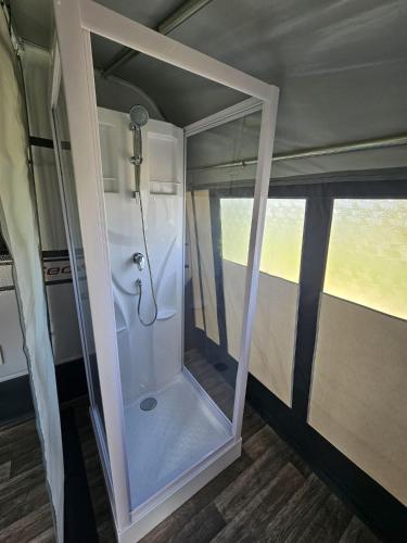 a walk in shower in the middle of a room at Camping Seewiese in Pfedelbach