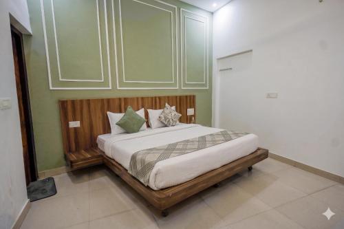 a bedroom with a bed in a room at Gharonda Manor-A Home Beyond Home -Best Luxury Budget Stay Near ISBT in Dehradun