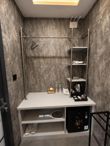 a walk in shower with a white counter in a room at montevela glamping kintamani in Kubupenlokan