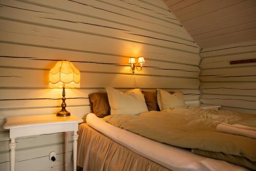 a bed in a room with two lamps on it at Kung Solsta in Blankaholm