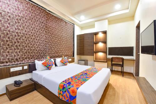 a bedroom with a large bed in a room at FabHotel Harsh Paradise - Malviya Nagar in Jaipur