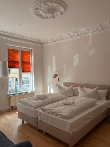 a white bedroom with a large bed in it at Schlaflounge in Hamburg