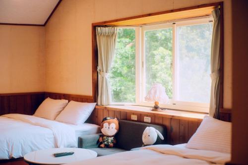 a bedroom with two beds and a window at Star Coffee & Homestay in Nanzhuang