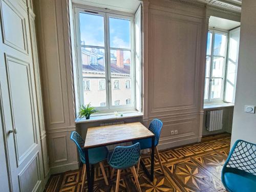 Le Haussman 4 places - Louis Pradel - Netflix