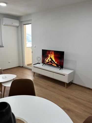 a living room with a fireplace in the wall at Apartman M&M in Teslić