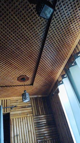 a room with a wooden ceiling and a light at Snow and Saffron Hotel & Restaurant in Khor