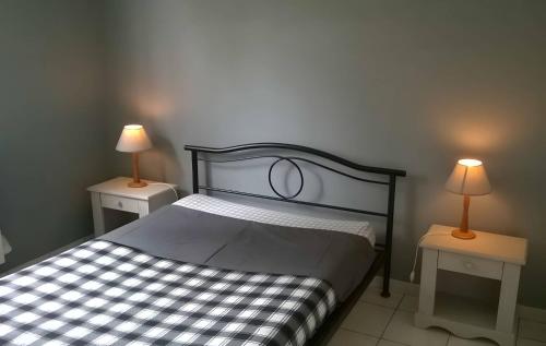 a bedroom with a bed and two tables with lamps at Gîte de Rosemont in Saint-Pol-sur-Ternoise