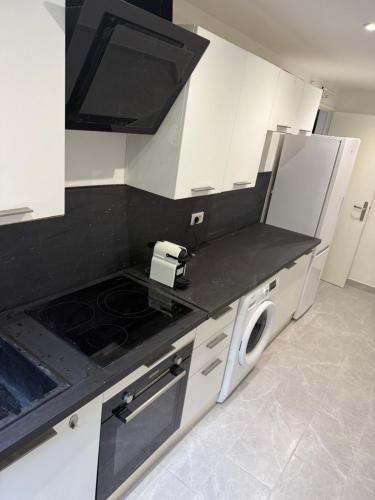 Apparently 2 bedrooms photo 21