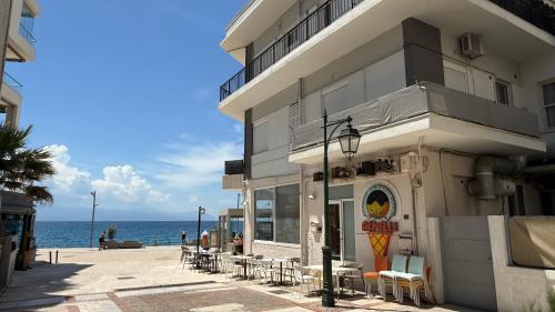 Alkyone Seafront Loutraki Apartment