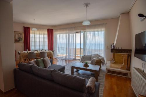 Alkyone Seafront Loutraki Apartment