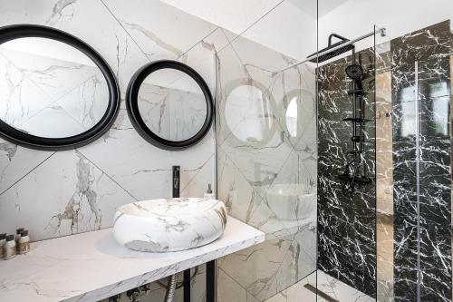 a bathroom with a sink and a mirror at Hotel Cazino Nord in Mamaia