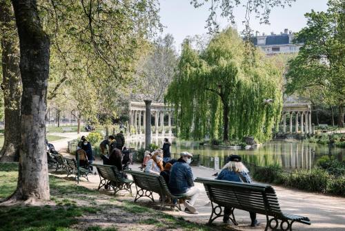 Studio balcony & fiber – Parc Monceau 8th