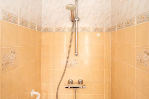 a bathroom with a shower with a shower head at Escapade Landaise, Piscine in Capbreton
