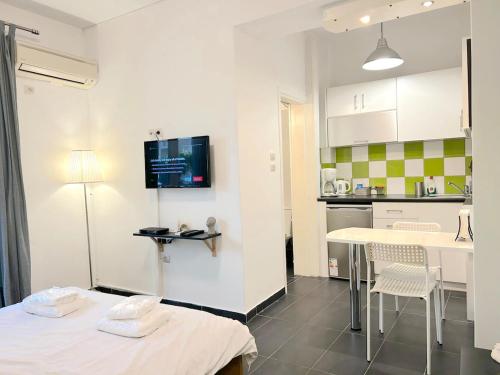 Central Athens Studio Next to Conrad & Caravel I Walk to Metro