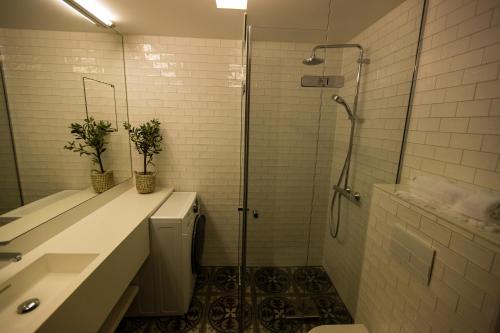 a bathroom with a shower and a toilet and a sink at Home Again Apartments Nygata 16 in Stavanger