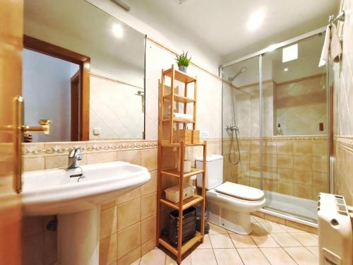 a bathroom with a sink and a toilet and a shower at Apt 2 hab Camprodon, chimenea, terraza, céntrico in Camprodon