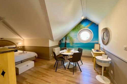 Chic apartment between the sea and palm trees