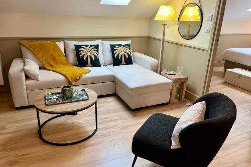 Chic apartment between the sea and palm trees