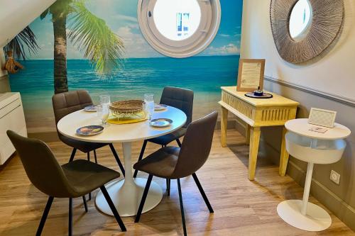 Chic apartment between the sea and palm trees