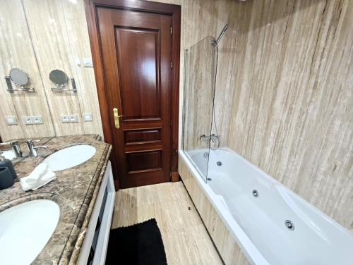 Beachfront Penthouse & SPA & Pools & Gym – EHHouse photo 30