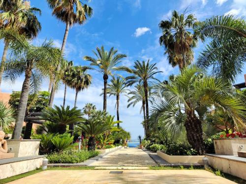 Beachfront Penthouse & SPA & Pools & Gym – EHHouse photo 20