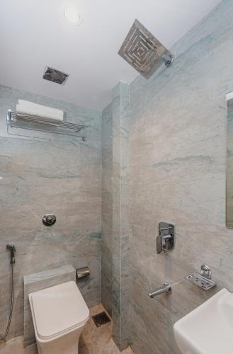 a bathroom with a toilet and a shower at Hotel Zillion International Near US Consulate B K C Mumbai Near Mumbai Airport Mumbai in Mumbai