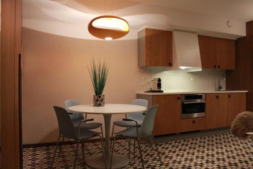 Dapur atau dapur kecil di Home Again Apartments Nygata 16