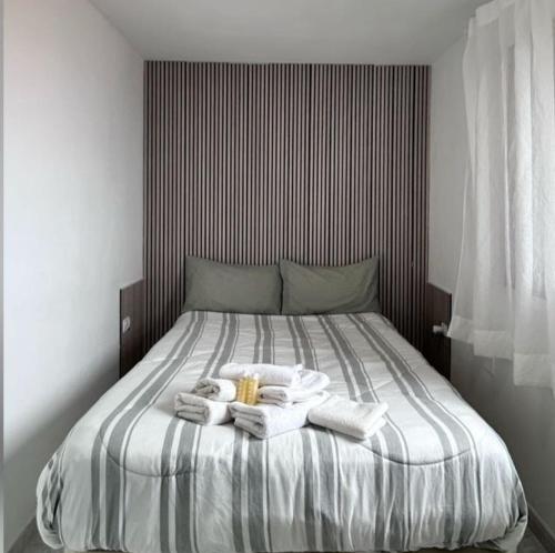 a bedroom with a bed with towels on it at La Mar in Los Realejos