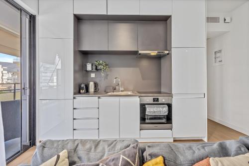 Luxury 2BR-3BA - Heart of Glyfada by TwentyTwo