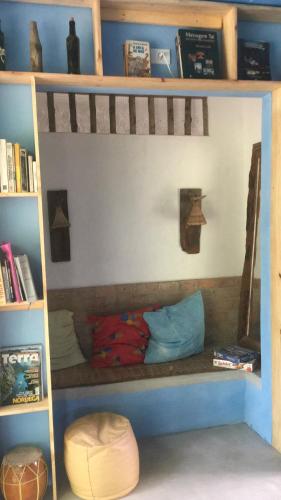 a book shelf with two bunk beds in a room at Pousada Spa Oasis in Caraíva