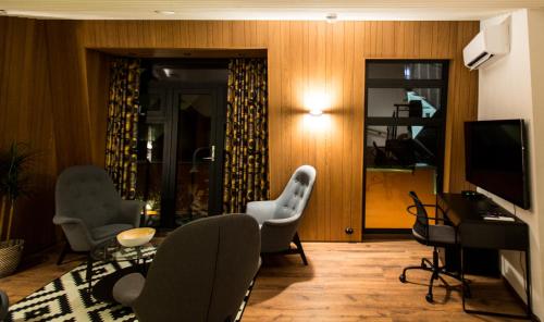 Televisyen dan/atau pusat hiburan di Home Again Apartments Nygata 16