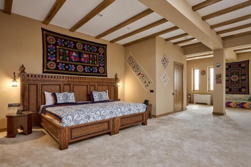 a bedroom with a bed and a stained glass window at Arda Karvon Saroy in Khiva